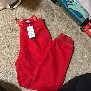 Winning red Figs set